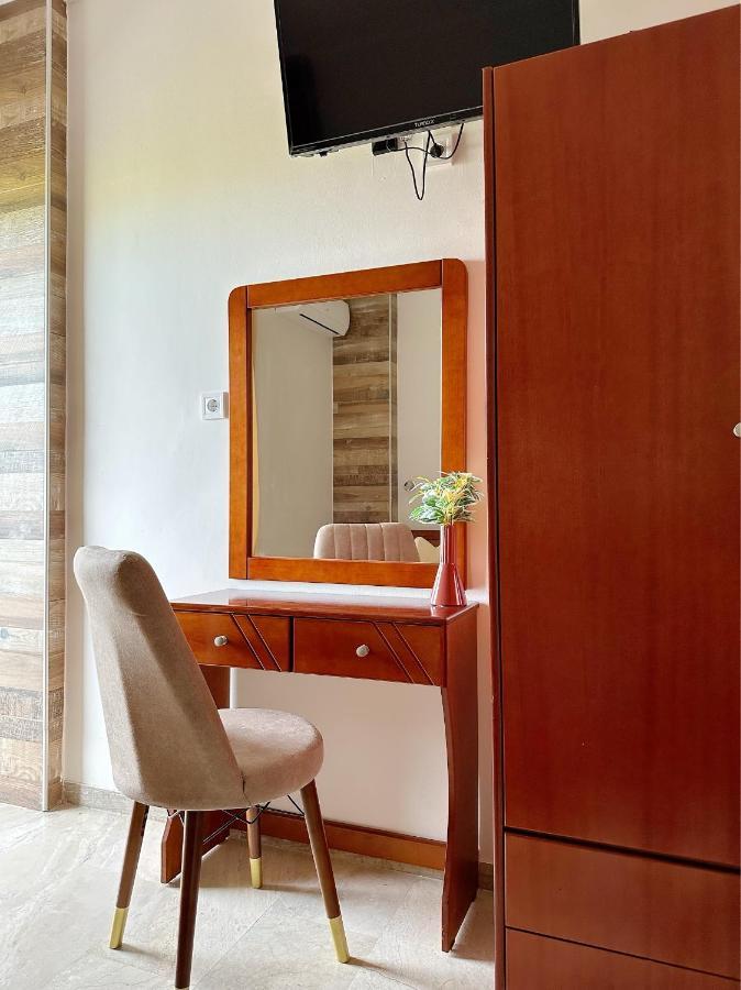 Hotel Palmera Сарти Экстерьер фото